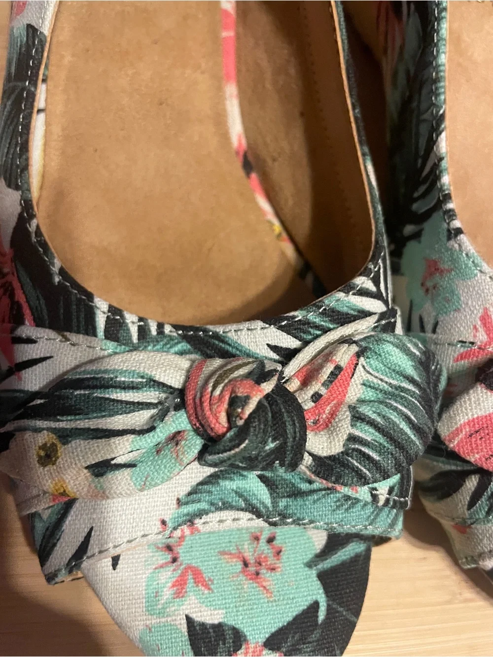 AEROSOLES Floral Knot Espadrille Wedges - White, Pink & Teal size 6.5